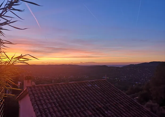 Vue Mer, Au Calme, Avec Jardin !
